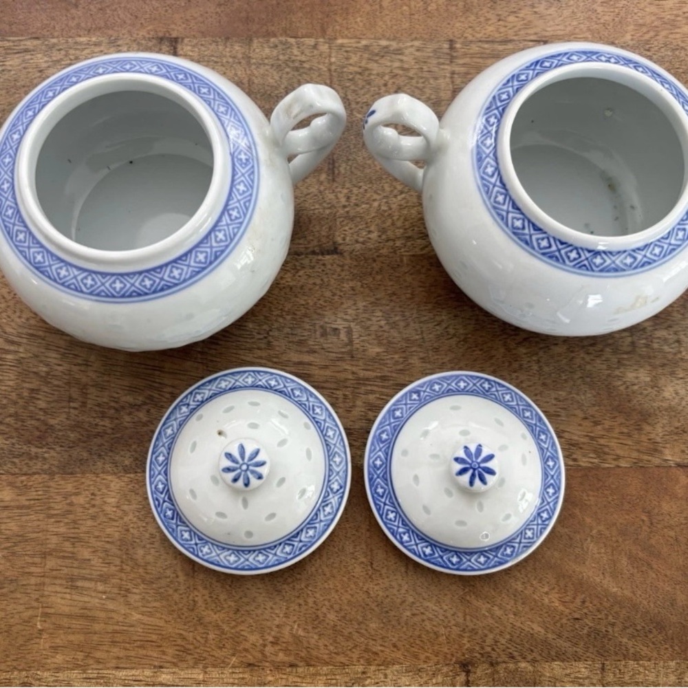 Vintage White & Blue chinoiserie Chinese rice eyes pair covered sugar bowls - Picture 2 of 4
